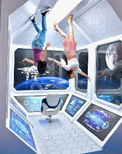 Space-pod photo experience